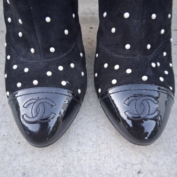 Chanel Black Suede Pearl Dot Ankle Booties EU 38 US 8 Patent Cap Toe - Picture 4 of 11